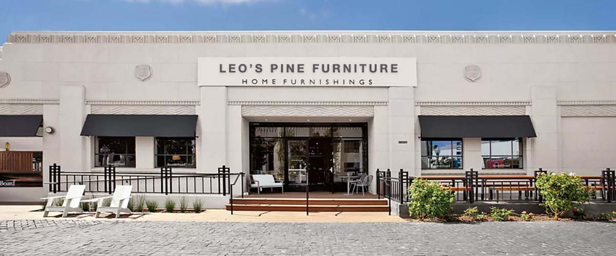 Leo's Pine Furniture Storefront